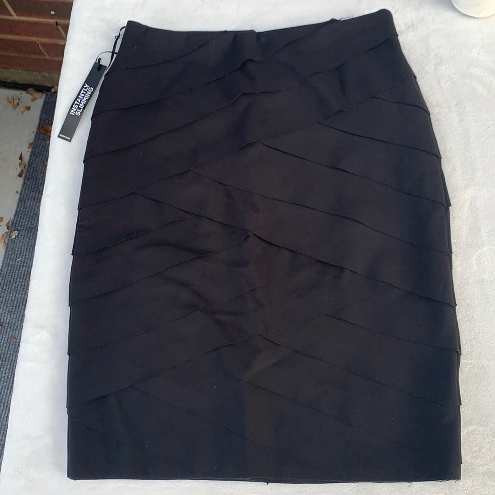 White House black market NWT tiered skirt sz 6